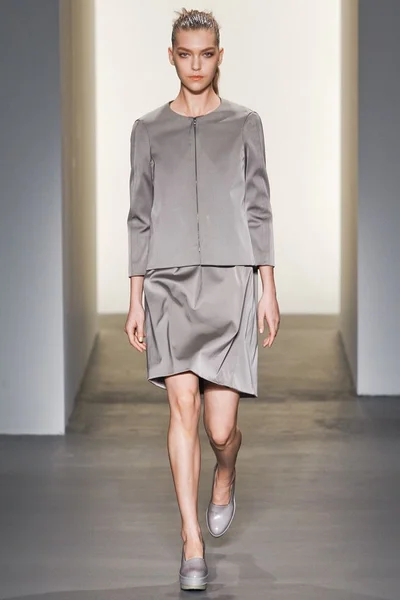 Look 12